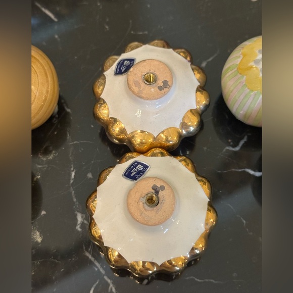 MacKenzie-Childs Parchment Check Handpainted ceramic Drawer knobs - Picture 2 of 3